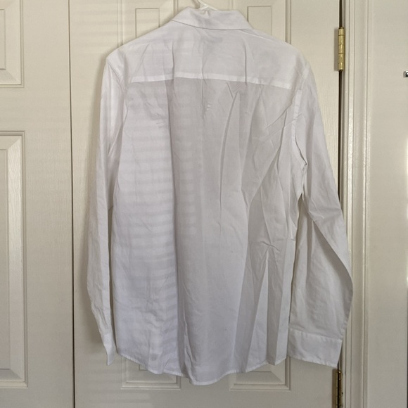 Button down - Picture 2 of 3